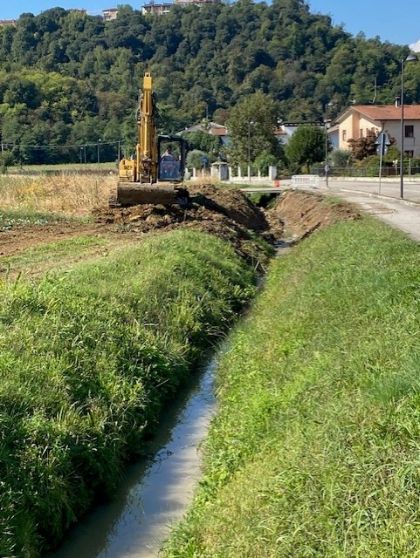 Consolidamento sponde fossato Via Costigiola